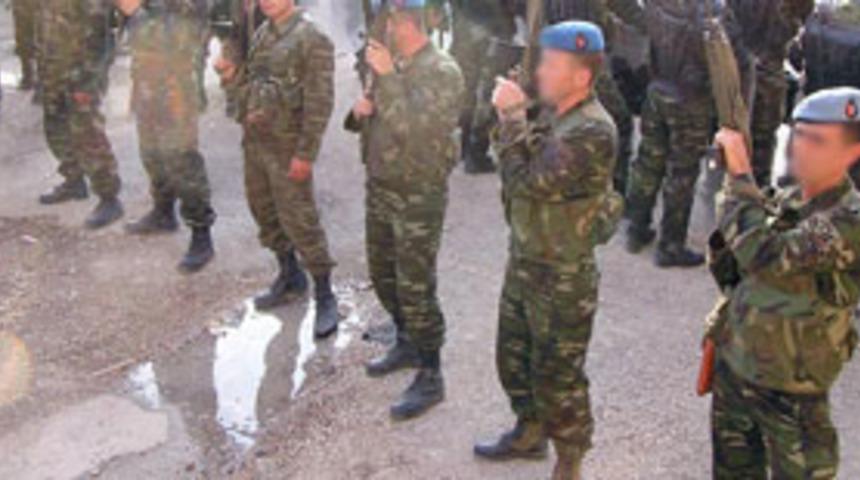 Kars'ta askeri birliğe lav atıldı