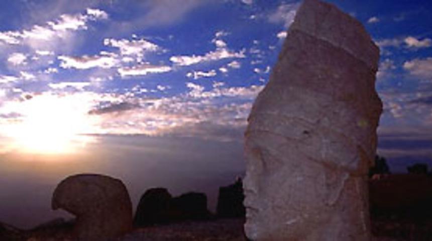 Nemrut en kalabalık g&uuml;nlerini yaşıyor