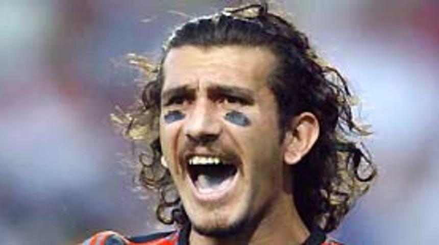 R&uuml;şt&uuml;, AB stat&uuml;s&uuml;nde futbolcu oldu