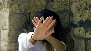 Kilise bahçesinde tecavüz skandalı! 19 yaşındaki genç kıza iki kişi birden saldırdı... Çığlık seslerini duyunca koşarak geldiler