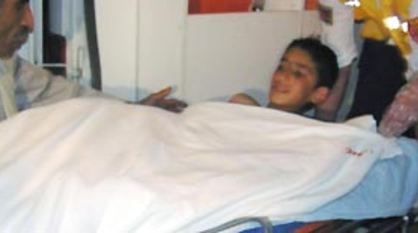 Camdan sarkıttığı kollu koptu