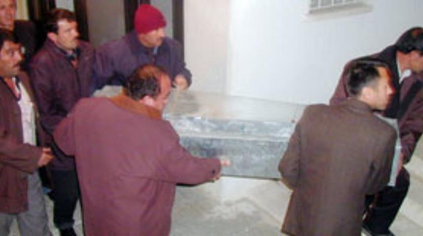 Eşini &ouml;ld&uuml;rd&uuml;kten sonra intihar etti