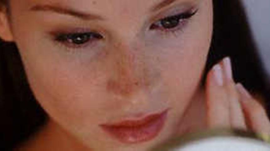 Güneş lekeleri ve çillere artık son