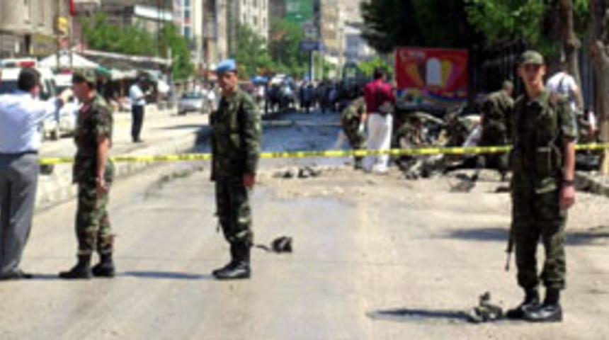 İdil Emniyet m&uuml;d&uuml;rl&uuml;ğ&uuml;'ne roketli saldırı