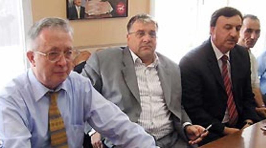 Eski Bakan Şeker'den h&uuml;k&uuml;mete eleştiri