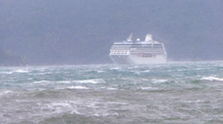 Dev Transatlantik limana giremedi