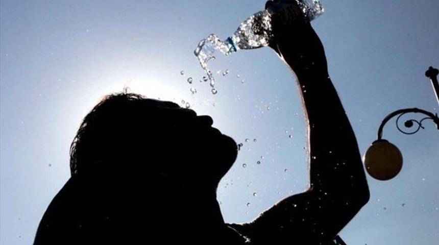 Sağlık Bakanlığı'ndan 'aşırı sıcak hava' uyarısı! 'Mecbur kalmadıkça dışarı çıkmayın'