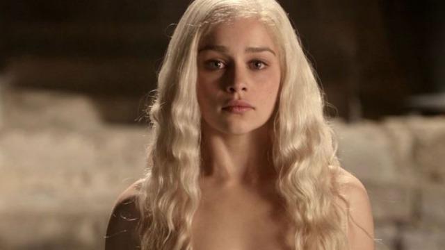 Emilia Clarke sahneleriyle çok konuşulmuştu! Çıplaklık soruları bezdirdi
