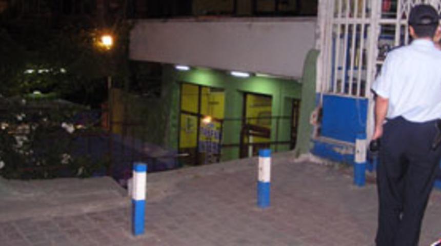 Gazeteciler &ouml;l&uuml;mden d&ouml;nd&uuml;