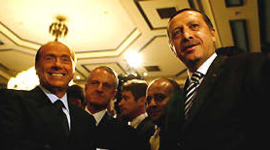 Berlusconi'ye tekne gezisi