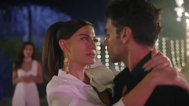 Aşk Taktikleri'nin yıldızları Demet Özdemir ile Şükrü Özyıldız karavanda dans etti! Sosyal medyada olay oldu