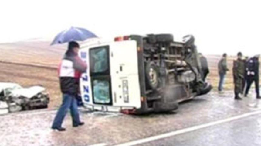 Bitlis'te trafik kazası: 14 yaralı