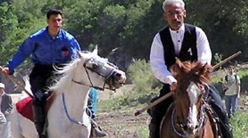 Şenlikte cirit r&uuml;zgarı