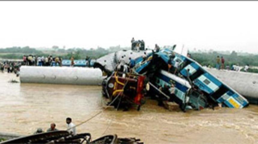 Tren kazasında &ouml;l&uuml; sayısı 77'ye &ccedil;ıktı