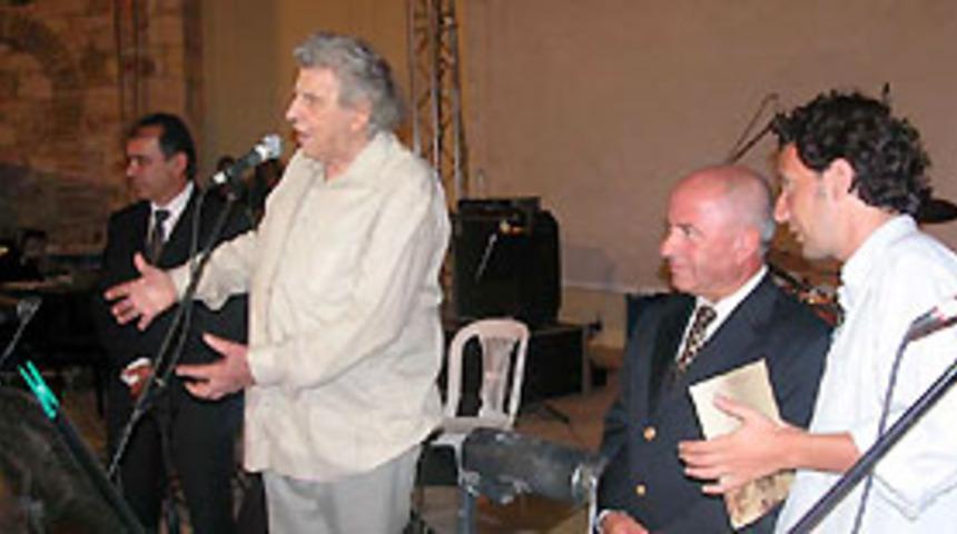 Theodorakis'e 80 yaşg&uuml;n&uuml; hediyesi