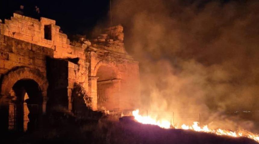 Denizli'deki antik kentte korkutan yangın