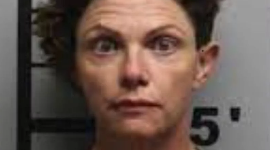 Öğretmen ve 17 yaşındaki öğrencisinin yasak aşkı ifşa edildi! Kocası defalarca öğrencisiyle yatakta yakaladı