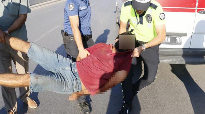 Yer: Adana! Köprüye çıkıp kendini jiletledi, ortalığı birbirine kattı