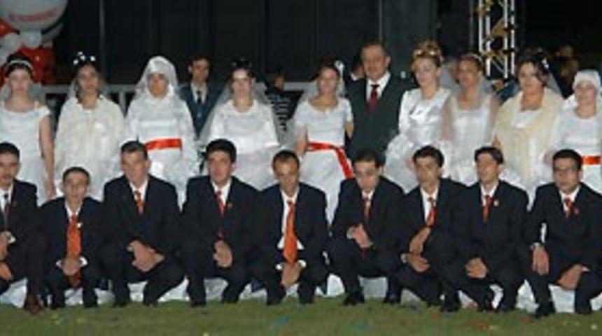 51 nişanlı &ccedil;ift evleniyor