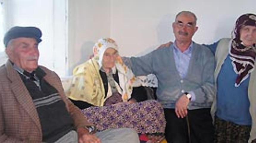 120 yaşındaki nine g&ouml;renleri şaşırtıyor