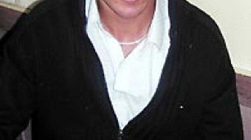 Ters okuyup konuşuyor