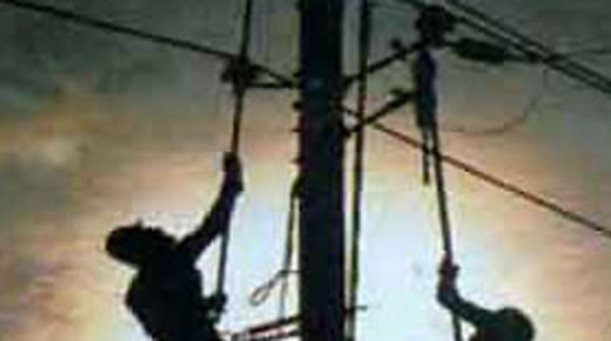 Elektrik akımına kapılarak &ouml;ld&uuml;