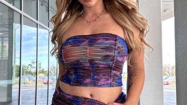 Beden pozitifliğini savunan fenomen Ariella Nyssa, fazla kilolarını eleştirenlere rest çekti! “Kendin olduğun için teşekkürler”