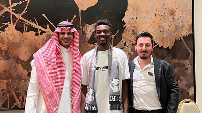 Bernard Mensah, Al-Tai ile sözleşme imzaladı