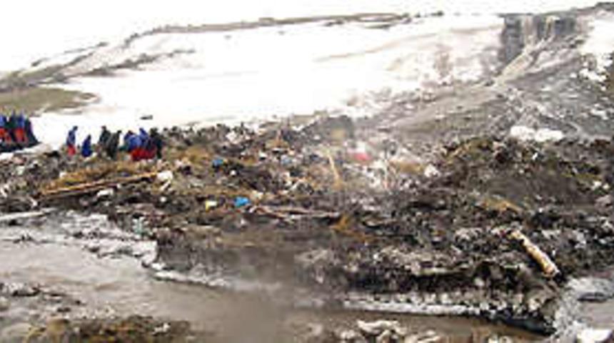 Otob&uuml;s&uuml;n &uuml;st&uuml;ne &ccedil;ığ d&uuml;şt&uuml;: 9 &ouml;l&uuml;