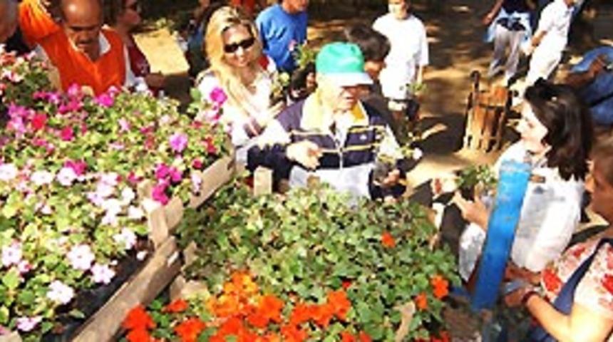 Kadık&ouml;y &ccedil;i&ccedil;ek a&ccedil;ıyor