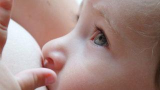 Emzirmek hem anneye hem de bebeğe yararlı