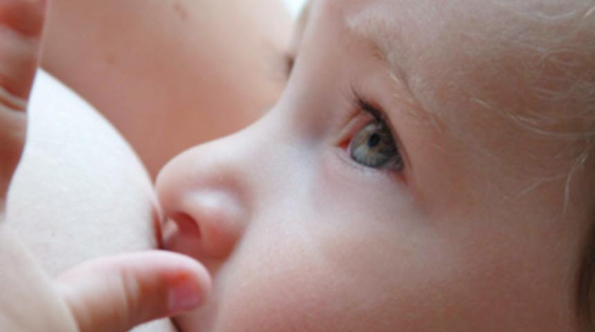 Emzirmek hem anneye hem de bebeğe yararlı