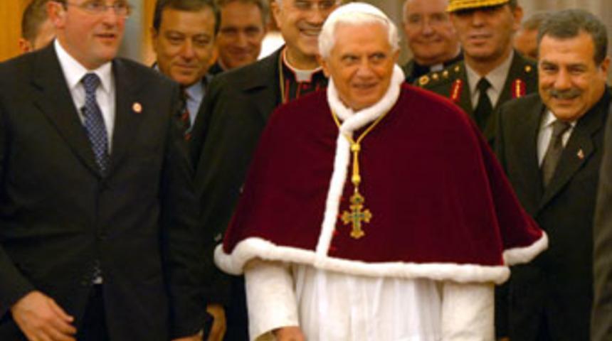 Papa 16. Benedict T&uuml;rkiye'den ayrıldı
