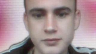 Ölen annesinin sesini taklit ederek aylarca babasını dolandırdı! Tüm parayı kendi hesabına aktardı