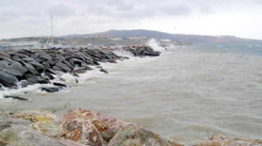 Karadeniz'de dalgalar 3 metreye ulaştı