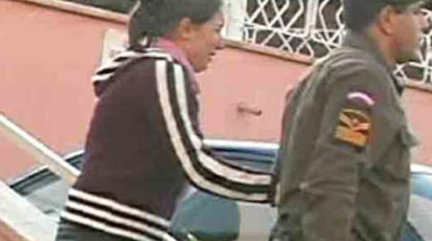 Ka&ccedil;ırılan gen&ccedil; kızı, camdan attığı not kurtardı