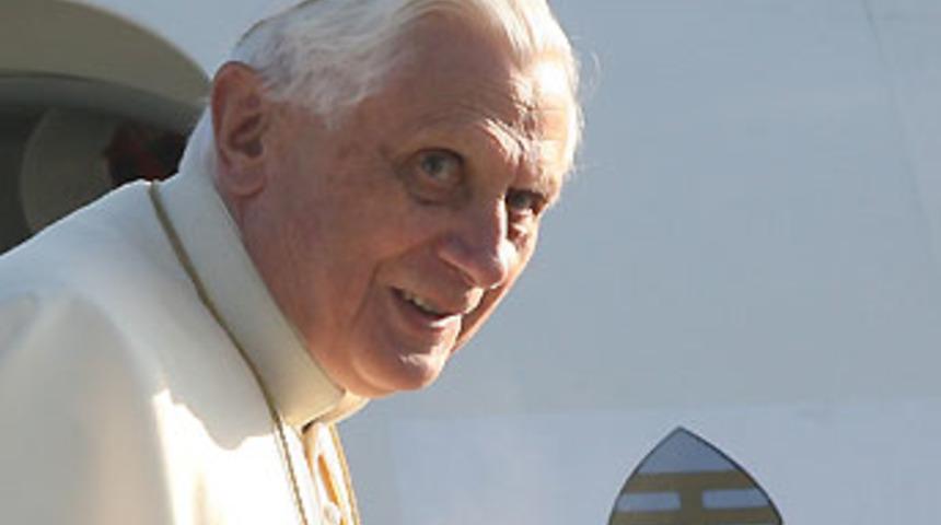 Papa, acı &ccedil;eken &ccedil;ocuklara dikkati &ccedil;ekti