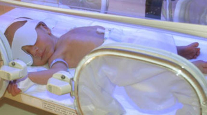 İlaçsız tüp bebek yönteminde ilk bebek doğdu