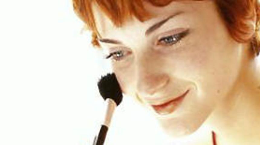 Uzmanlar uyarıyor: Kalitesiz kozmetik ürünü kullanmayın