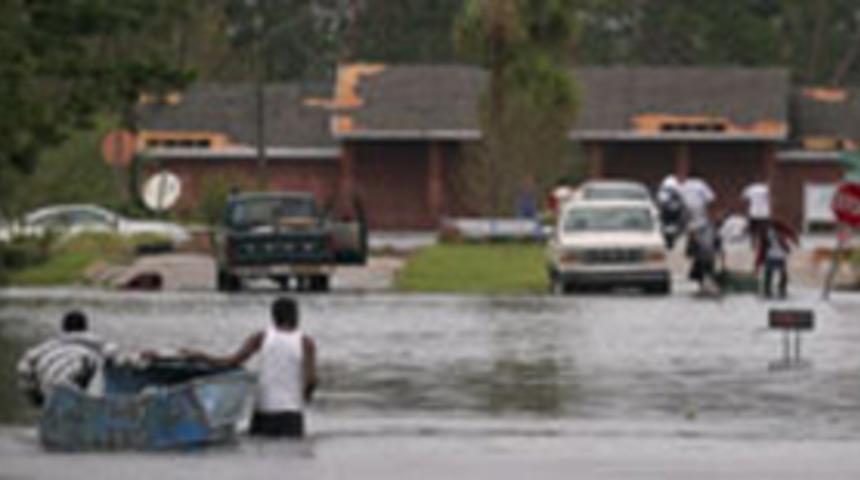 Ernesto kasırgaya d&ouml;n&uuml;şt&uuml; 