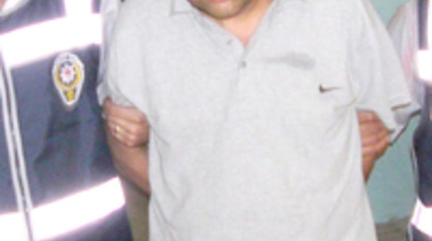 Papazı bı&ccedil;aklayan zanlı, hala katili