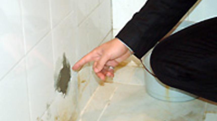 Bayan tuvaletinde gizli kamera bulundu