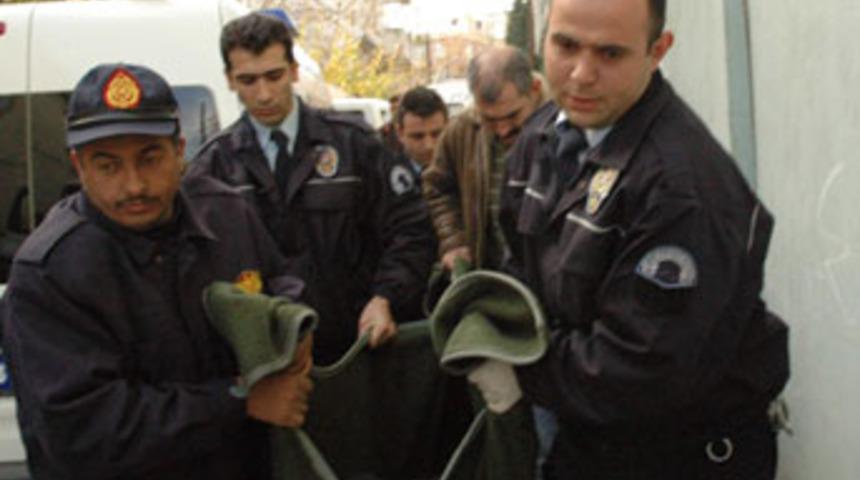 Tarikat evinde peş peşe intihar