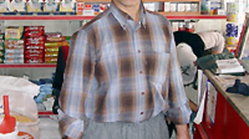 Polis kovaladığı hırsızı &ouml;ld&uuml;rd&uuml;