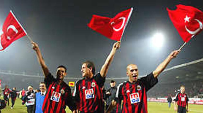 Gen&ccedil;lerbirliği 4 futbolcusuyla yollarını ayırdı