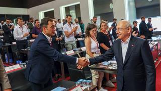 CHP lideri Kılıçdaroğlu, partisinin gençlik kolları il başkanlarıyla buluştu