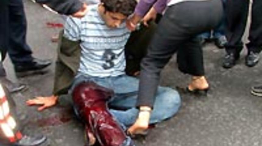 Sevgilisine kızdı, kendini bı&ccedil;akladı