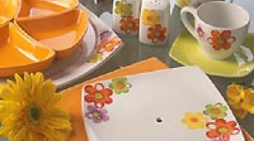 Annelere &ccedil;i&ccedil;ek a&ccedil;an sofralar