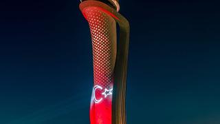 İstanbul Havalimanı trafik kontrol kulesi 15 Temmuz için özel aydınlatıldı