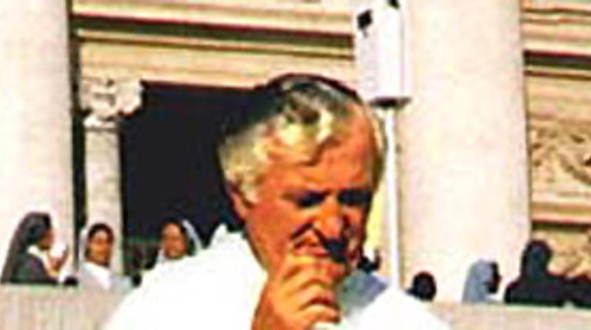 Eski Papa'nın arkadaşı kom&uuml;nist ajan mı?